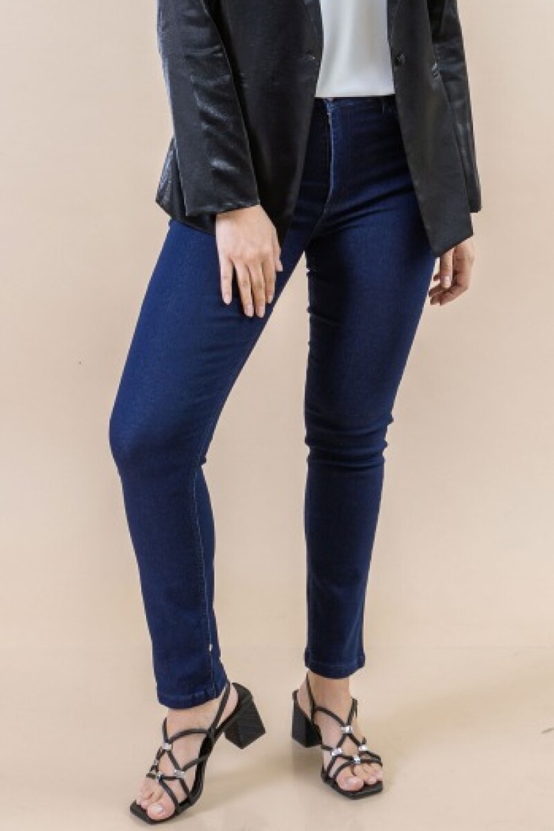 Jeans 5 bolsillos. Jeans 5 bolsillos.