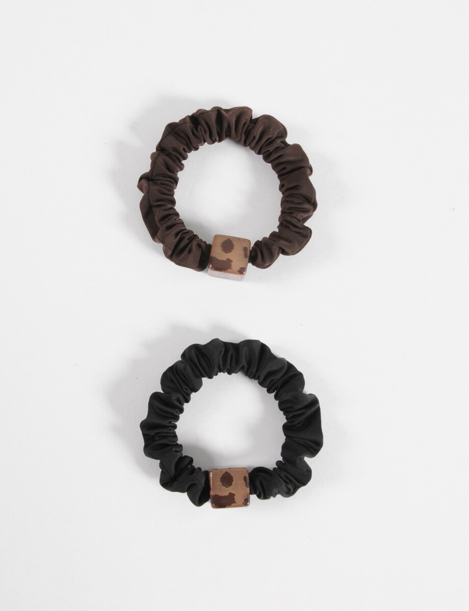 Set de 2 gomitas con detalle nácar - multicolor 