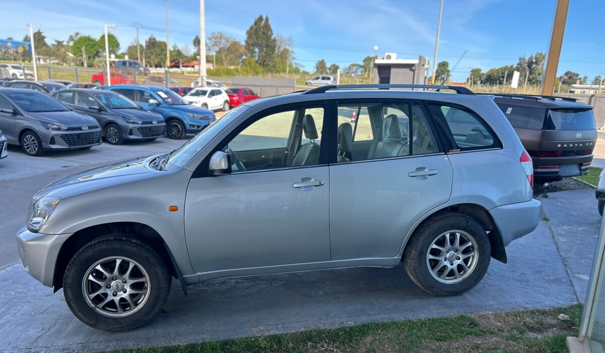 Chery Tiggo FL 2.0 4X4 MT 2012 Chery Tiggo FL 2.0 4X4 MT 2012