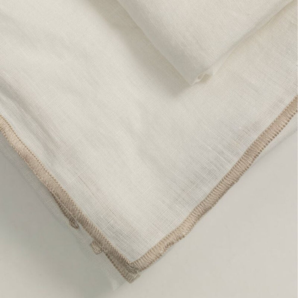 Mantel Lino Overlock Off White (6-8 comensales) Mantel Lino Overlock Off White (6-8 comensales)