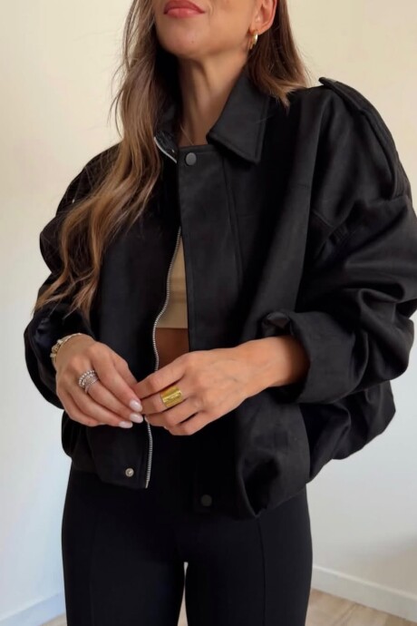 Campera VIRAL- detalle etiqueta! Líquida! Negro