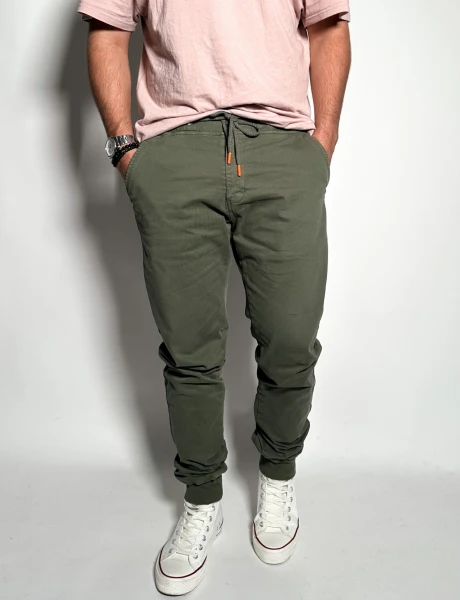 Pantalon con puño Jonas Verde
