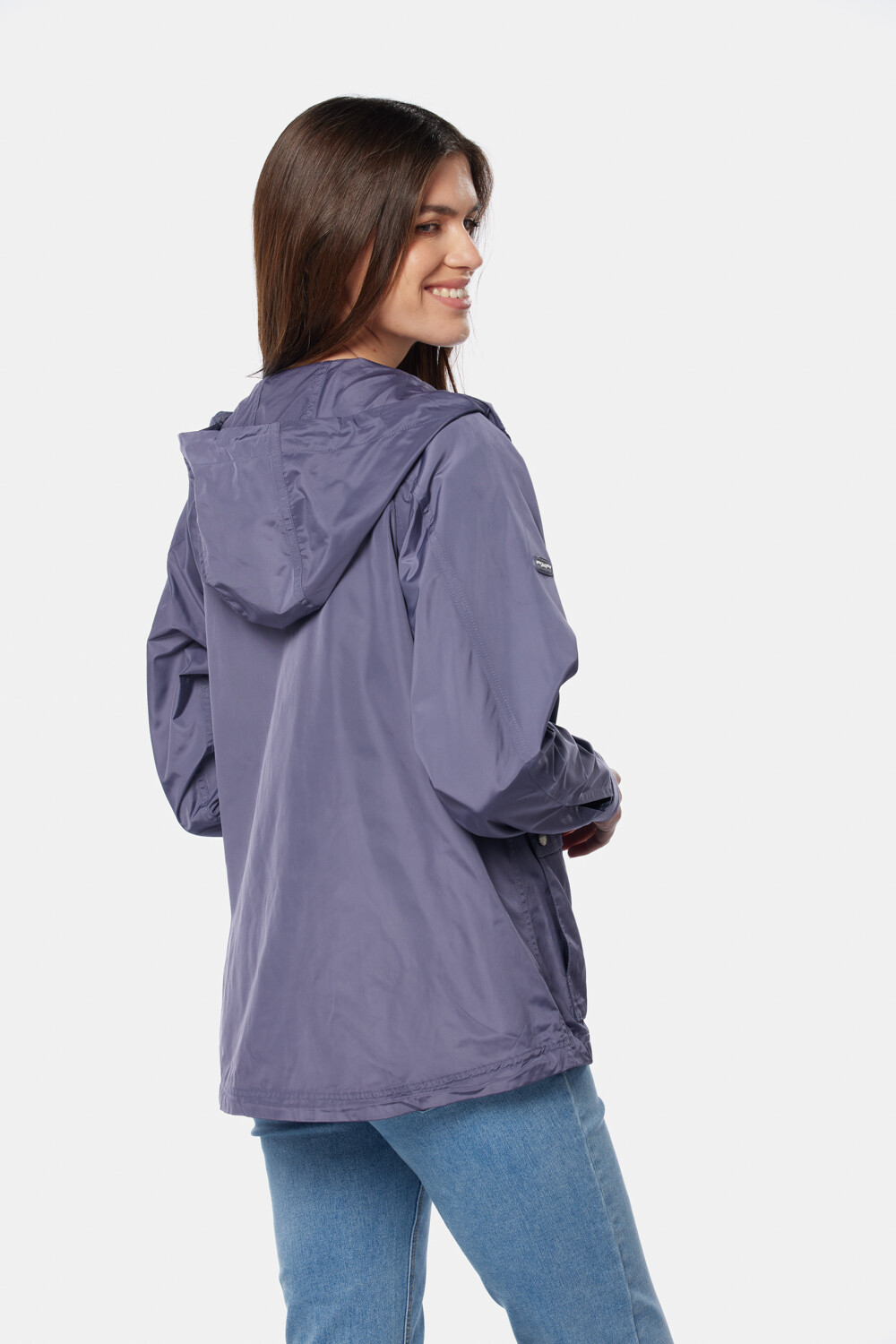 CAMPERA DE NYLON CON CAPUCHA Violeta