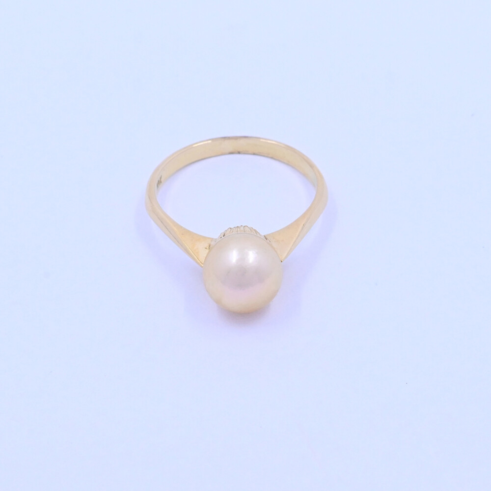 Anillo oro 18k con perla de cultivo 8 mm. Anillo oro 18k con perla de cultivo 8 mm.