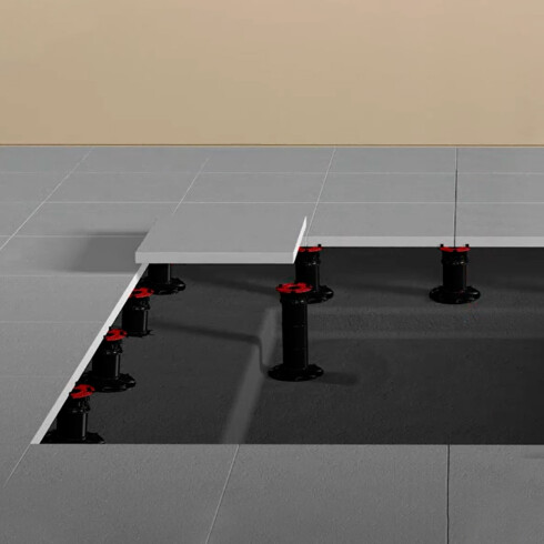 PISO ELEVADO BASE CORRECTORA NEGRO REGULABLE 0-5 PORCIENTO NEGRO