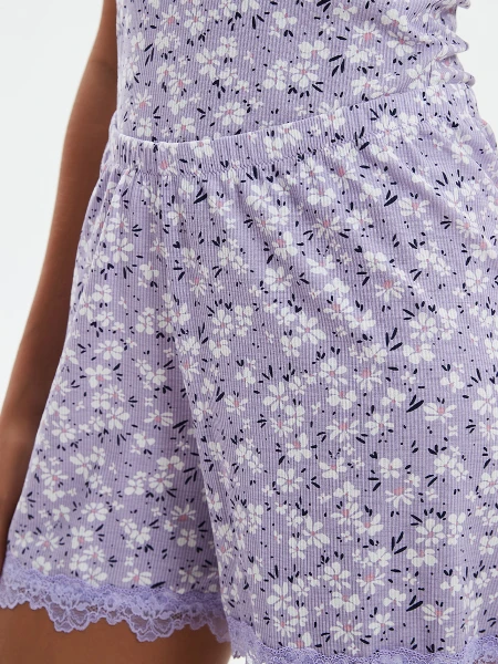 SHORT CON ENCAJE ESTAMPADO 1
