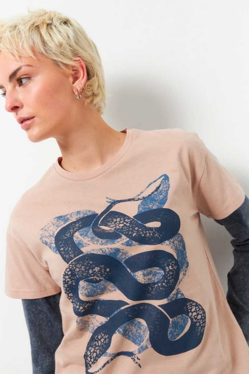 REMERA MUJER PIECE OF CAKE REMERA REPTILE Beige