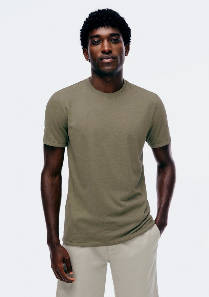 CAMISETA BÁSICA UNISSEX REGULAR WORLD - VERDE 