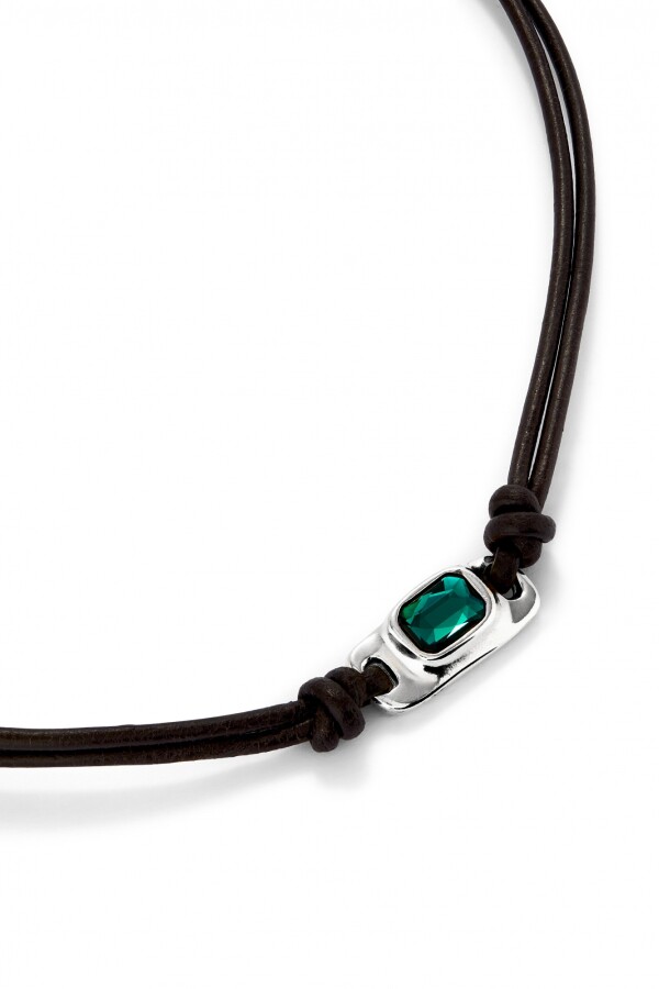 COLLAR DE CUERO BAÑADO EN PLATA DE LEY CON CRISTAL VERDE Colgante