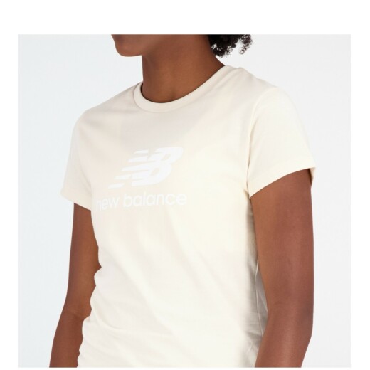 Remera New Balance Dama Essentials Stacked Logo Cotton Athletic White S/C