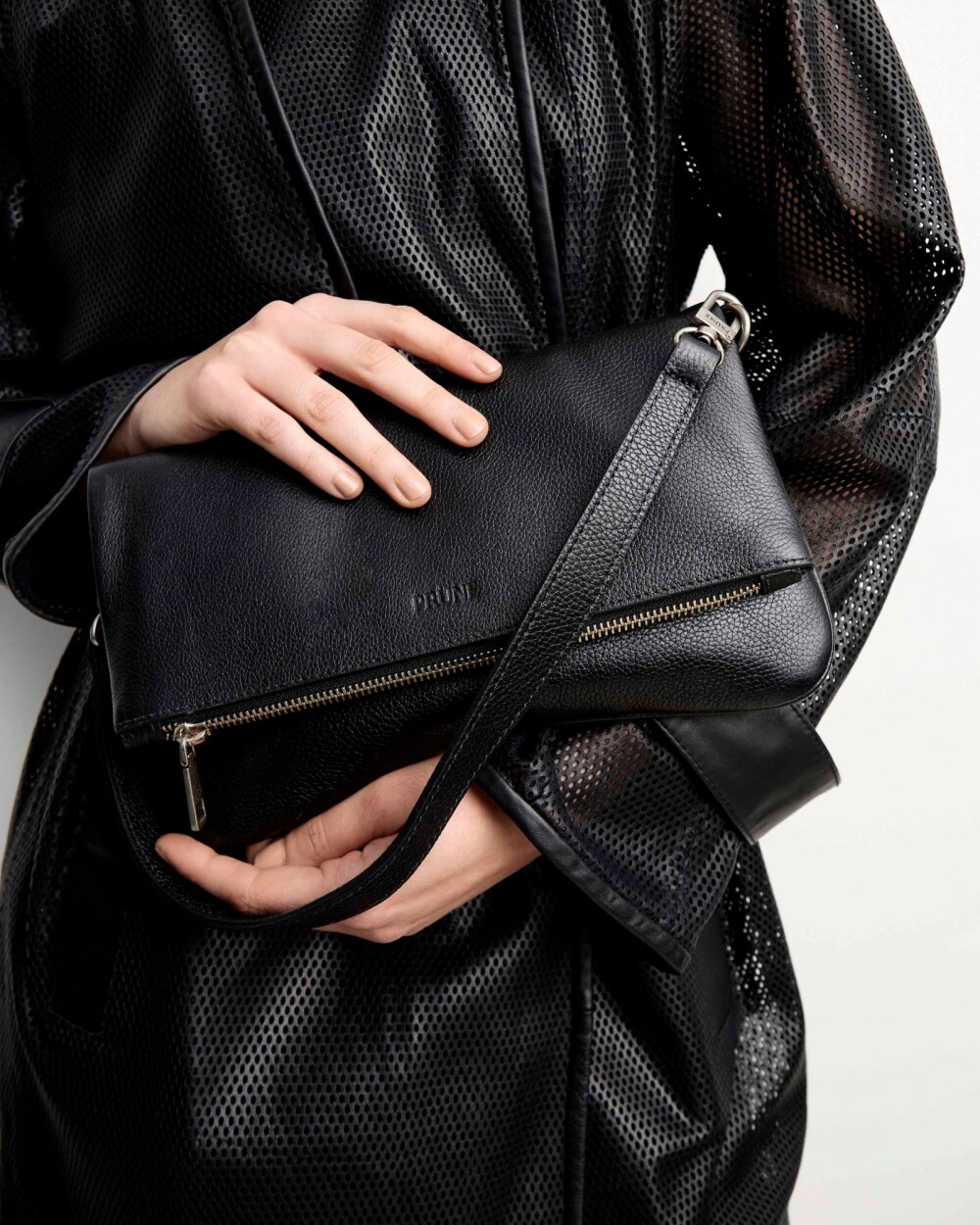 Bandolera Curve en cuero graneado Negro