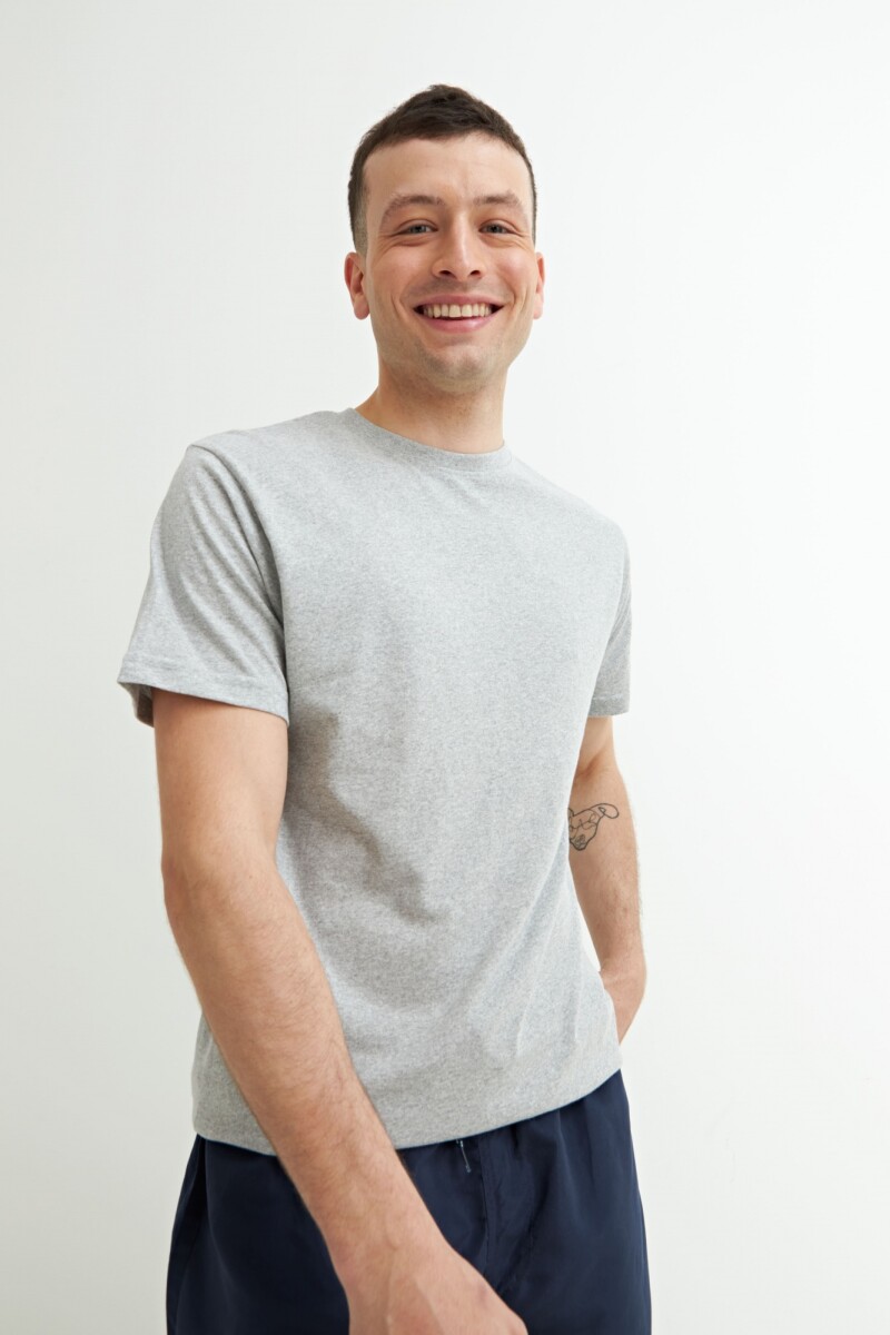Remera cuello redondo GRIS MELANGE
