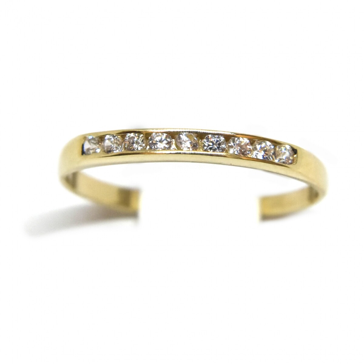 Anillo en Oro 9 Kilates Con Zirconias 