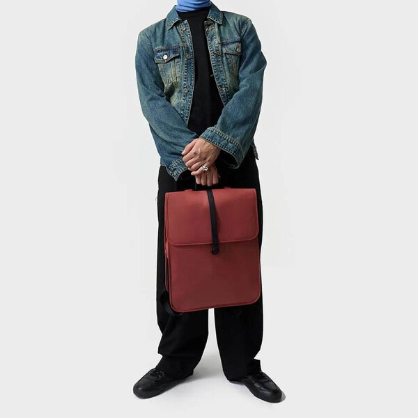 Mochila Gaston Luga Dash 18L C/ Bolsillo Laptop Notebook 16" Color Rojo