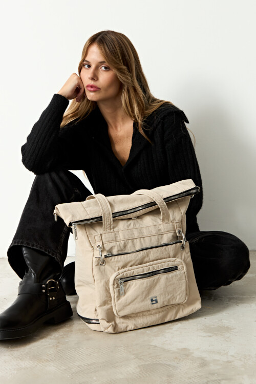 Mochila shopper con bolsillo removible beige