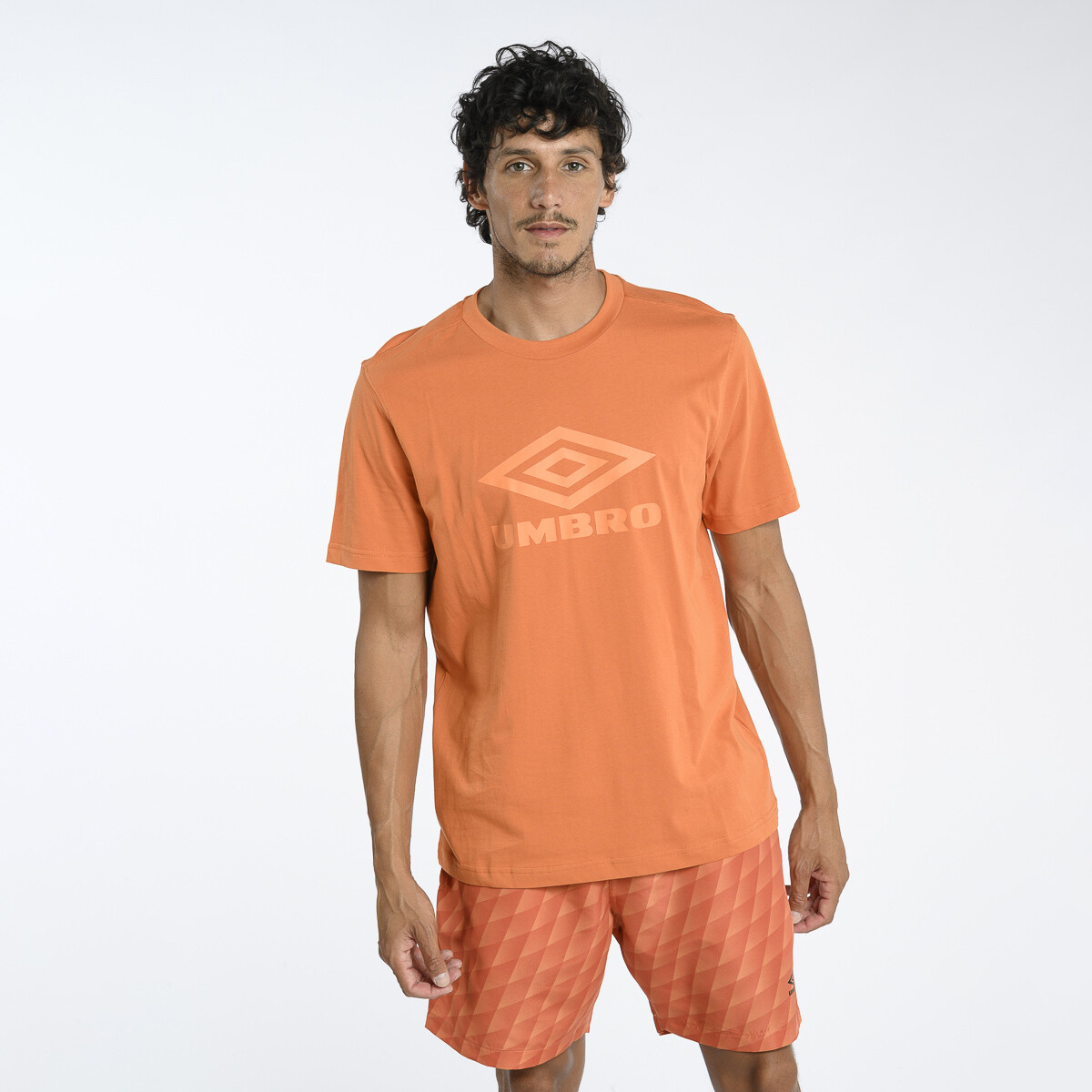 Remera LARGE LOGO TEE Umbro Hombre - 0k8 