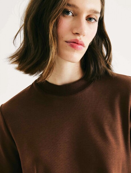 CAMISETA BÁSICA MANGA CORTA MARRÓN