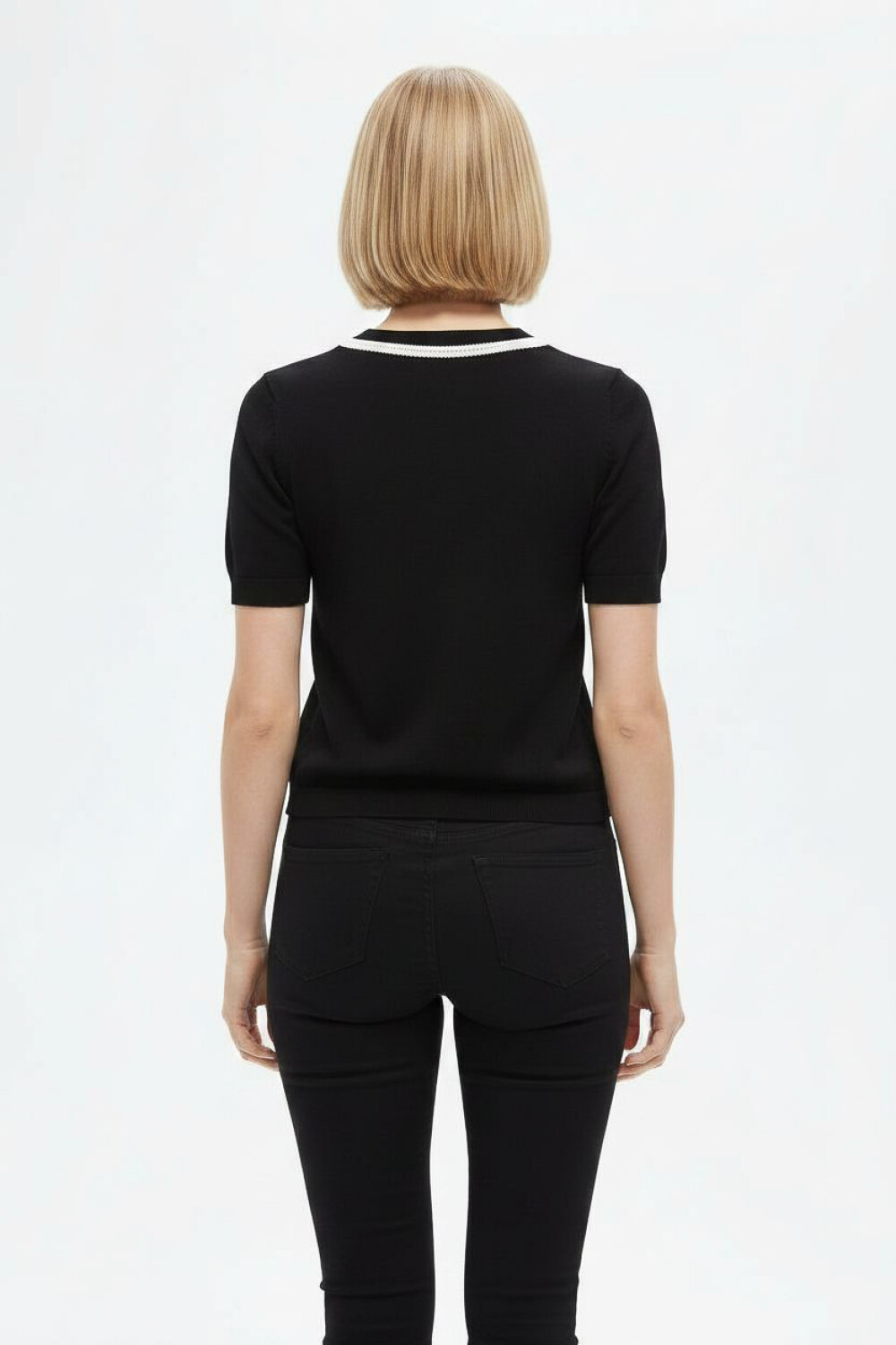 Remera Tilvar Negro