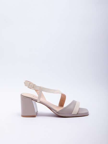 Sandalias color online gris