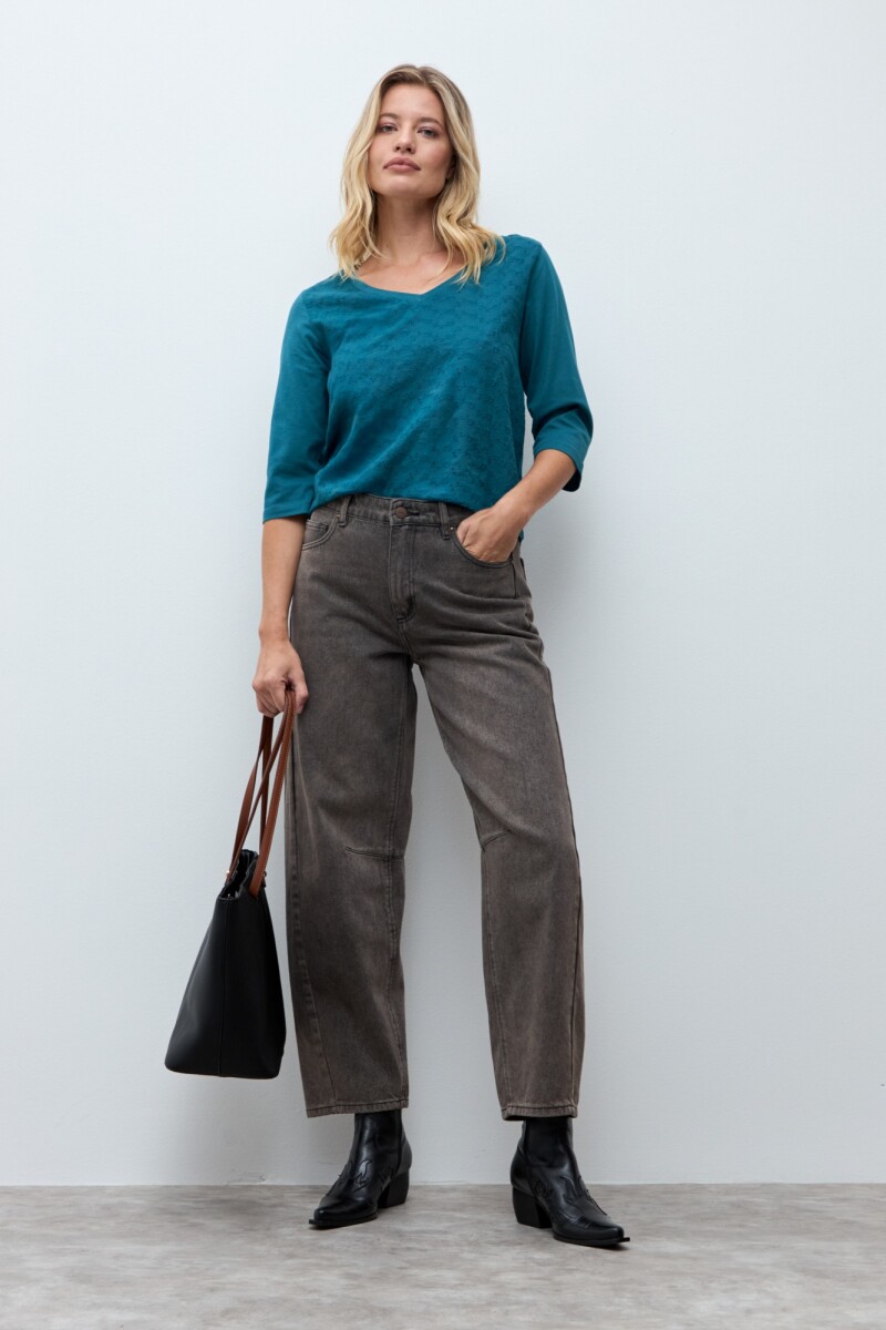 Remera escote V broderie - verde petroleo 