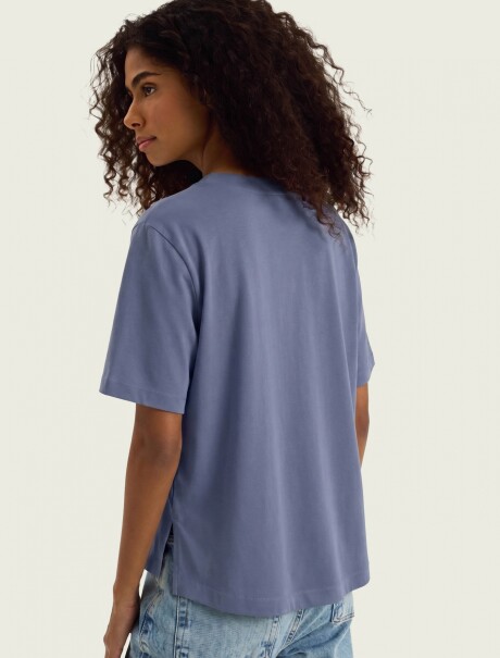 CAMISETA MANGA CORTA CON CUELLO EN V VIOLETA