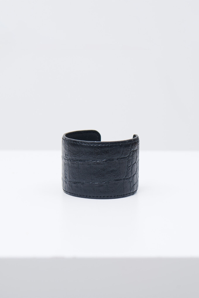 PULSERA CUERO NEGRO