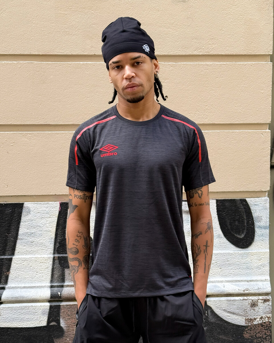 REMERA SYNC Umbro Hombre - 024 