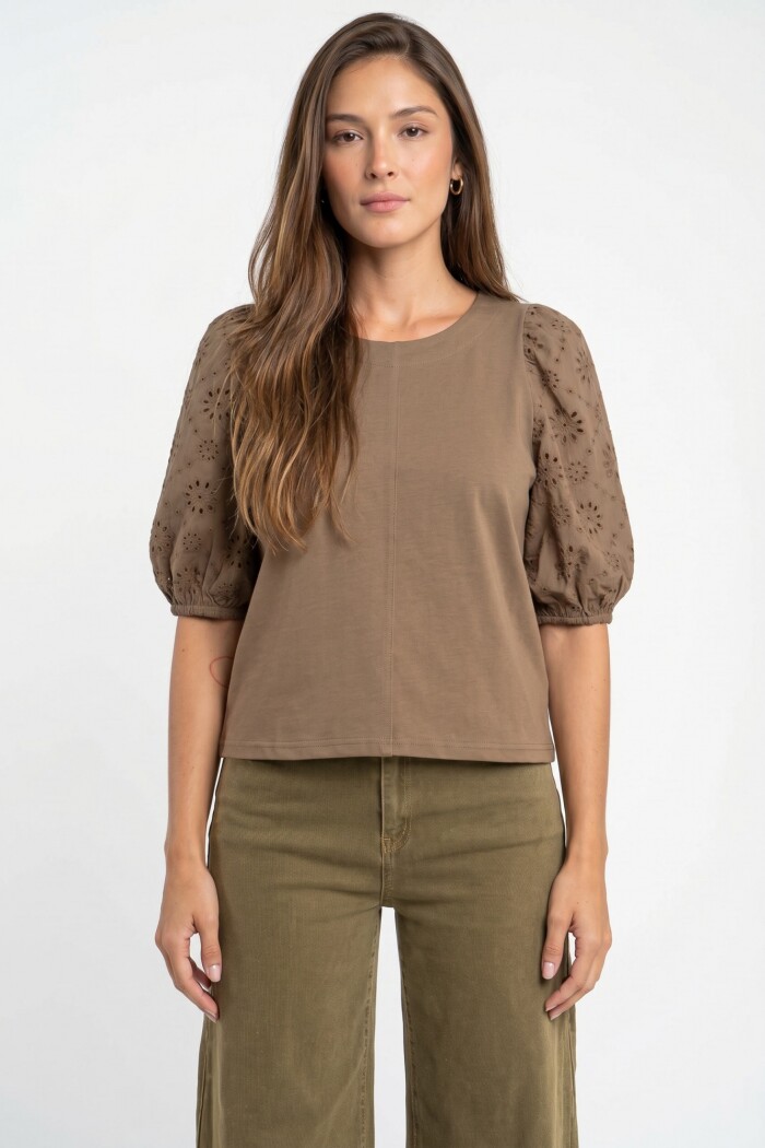 Remera Manga Globo Broderie Oliva