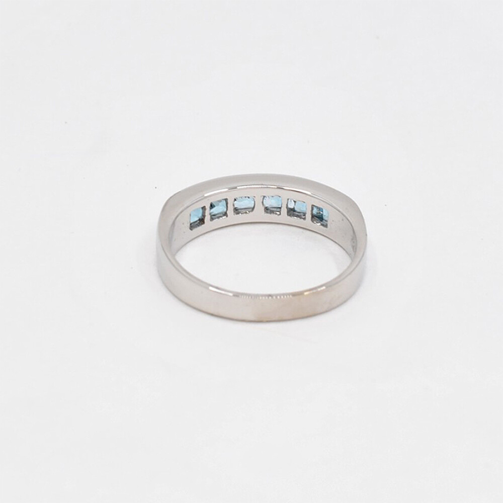 Anillo Medio Sin Fin En Oro Blanco 18K Y Topacios Anillo Medio Sin Fin En Oro Blanco 18K Y Topacios