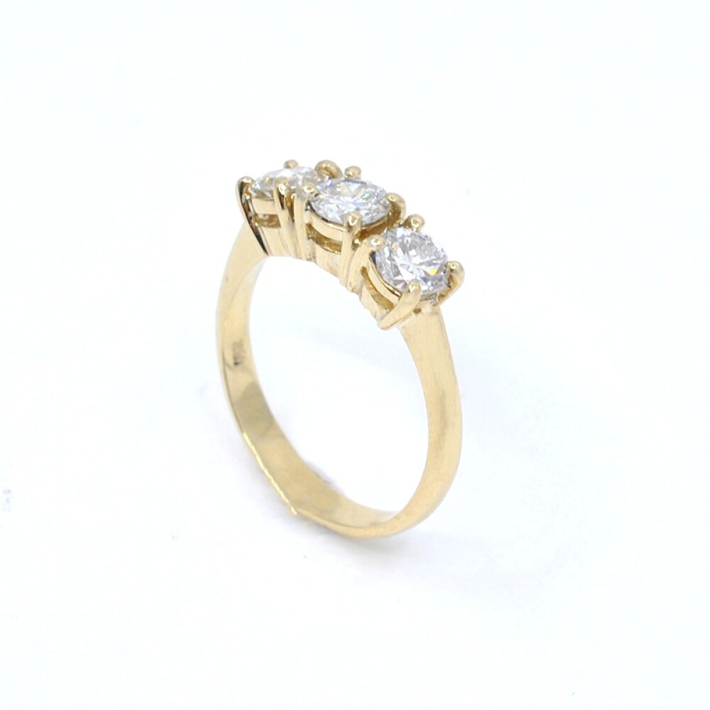 Anillo en oro 18k amarillo y 3 brillantes Anillo en oro 18k amarillo y 3 brillantes