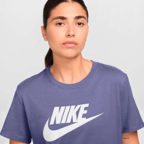 Remera Nike Sportswear Essentials de Mujer multicolor