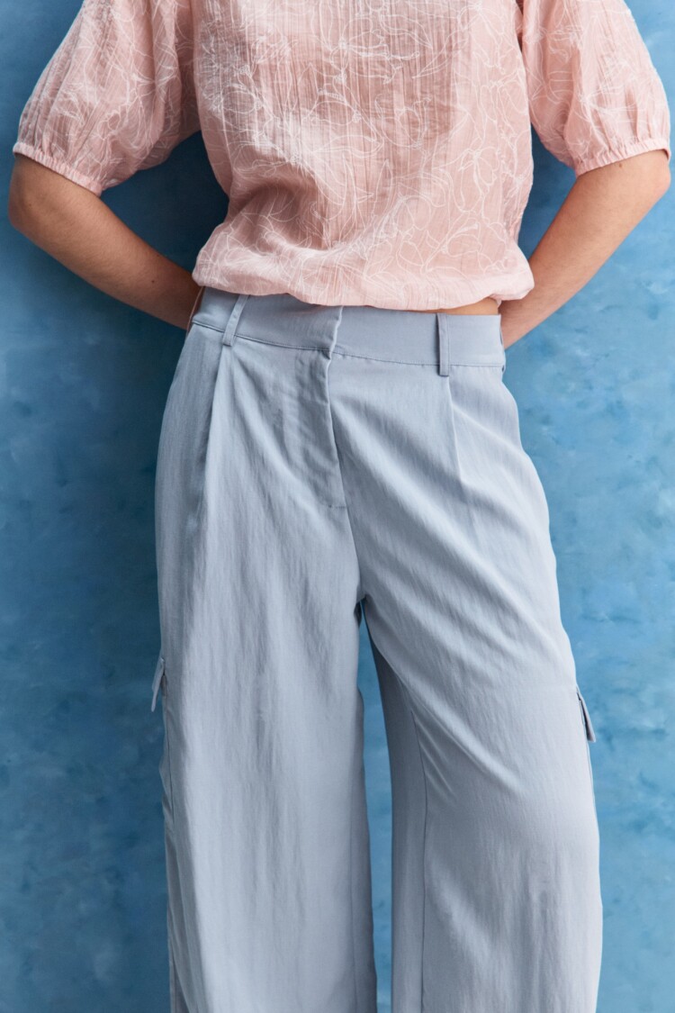 PANTALÓN CARLI Celeste Grisáceo
