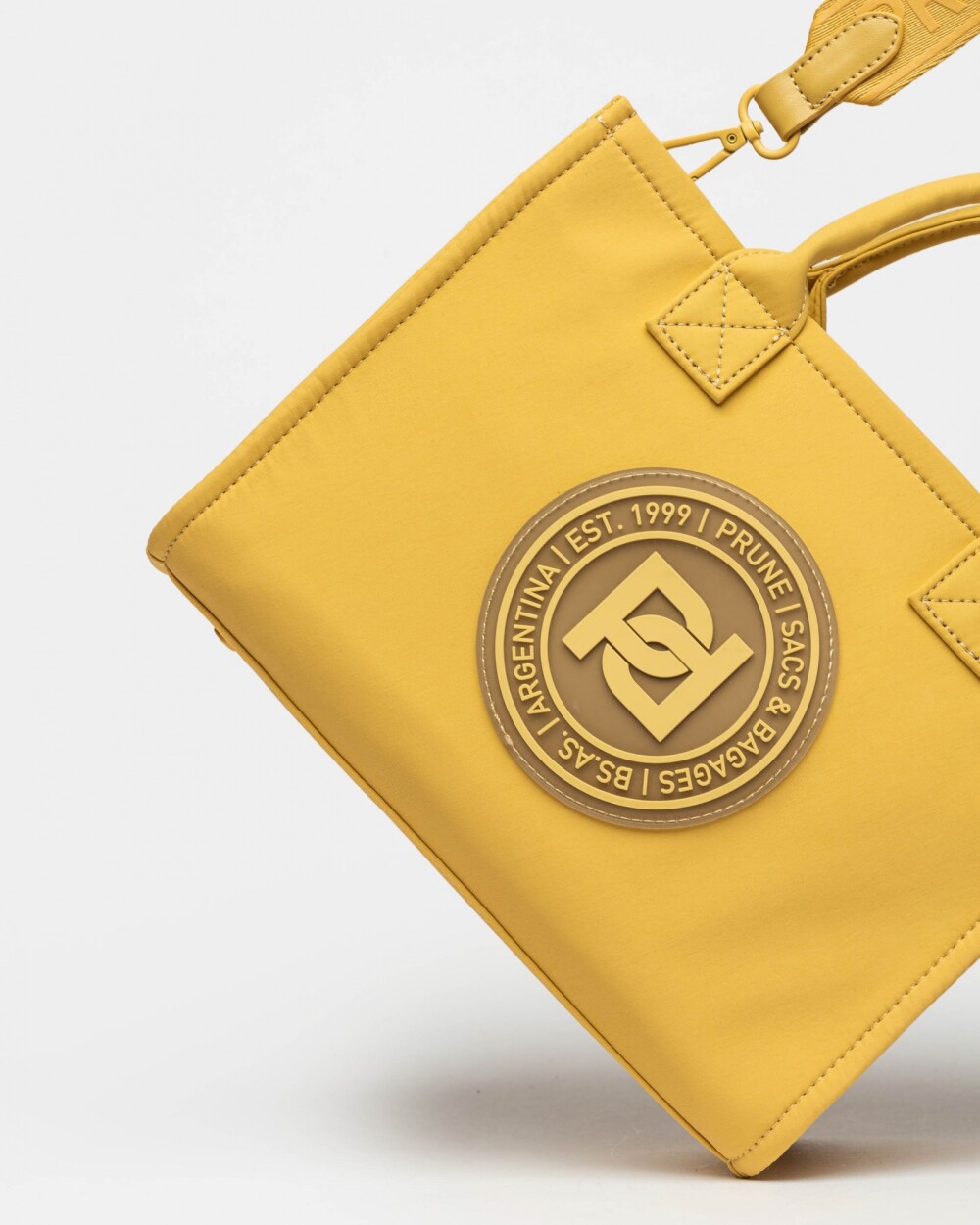 Cartera de mano Elena en nylon Beige