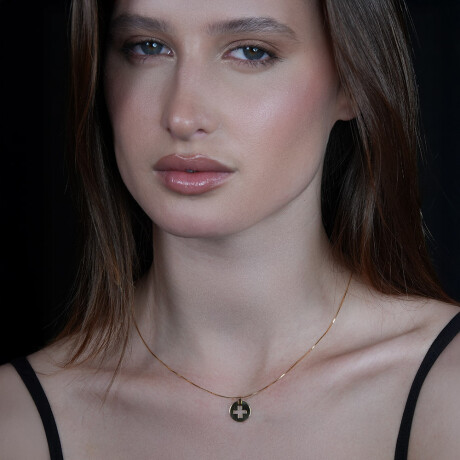 Medalla en oro amarillo 18k. con cruz calada Medalla en oro amarillo 18k. con cruz calada