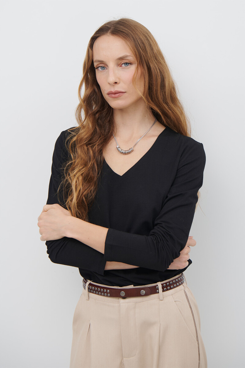 REMERA V M/LARGA NEGRO