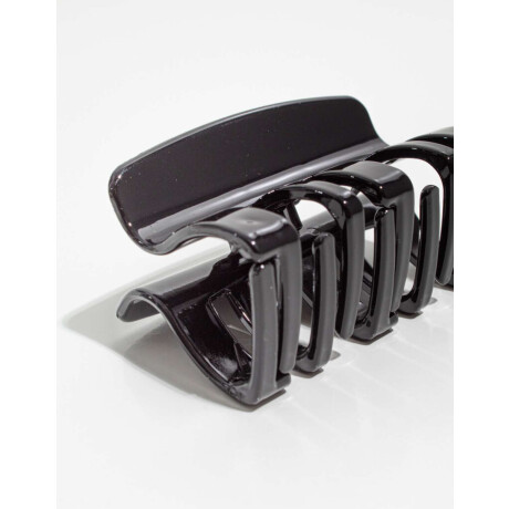 Broche Acrilico Negro