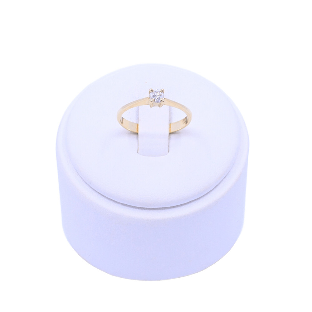Anillo oro 18k amarillo con brillante engarce 4 puntas. Anillo oro 18k amarillo con brillante engarce 4 puntas.