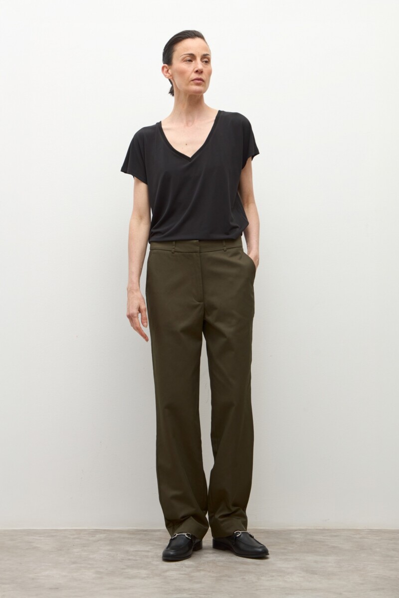 Pantalón clásico verde oliva
