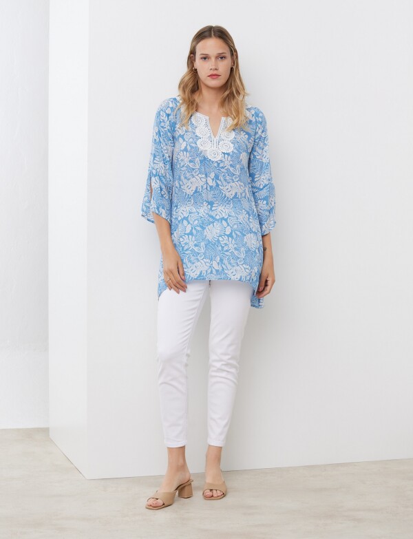 Blusa Aplique Crochet AZUL/BLANCO