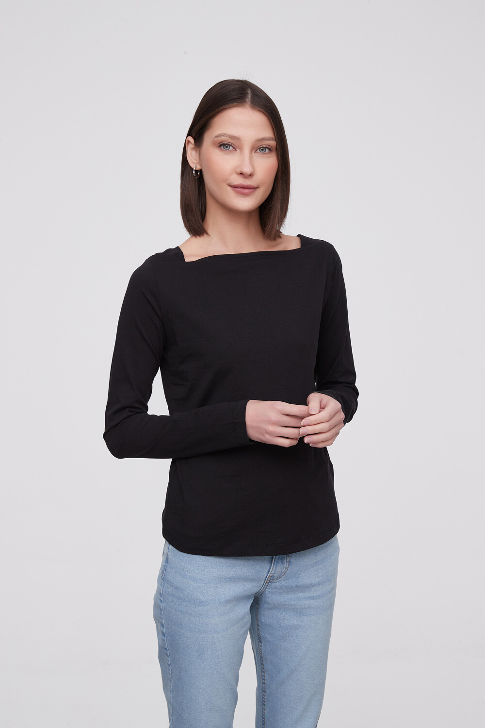 Remera Serrene Negro