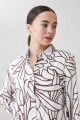 Camisa de lino con estampa abstracta chocolate