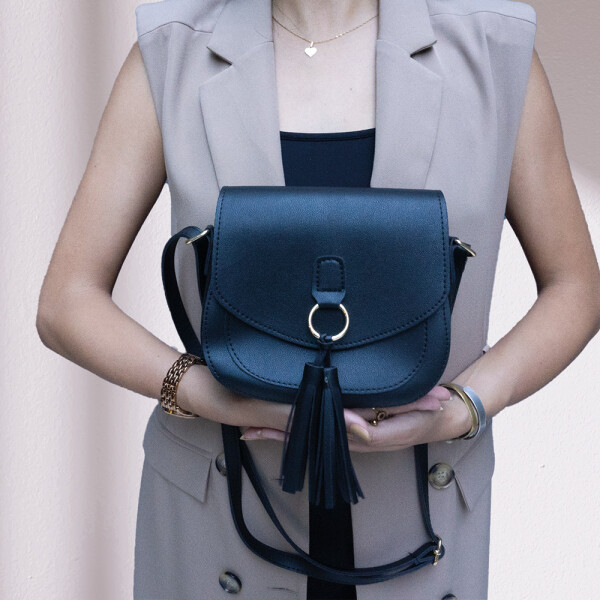 CARTERA SIENNA CON FLECOS NEGRO