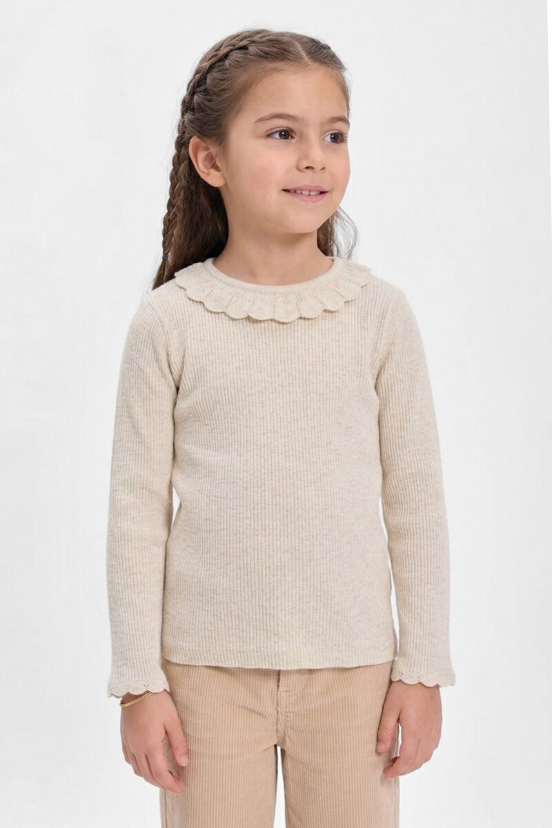 Sweater con volado - Crudo 