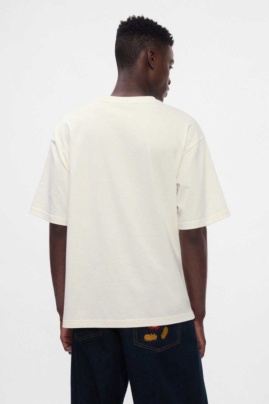 Remera Con Bolsillo Disney Hombre Ivory Frost