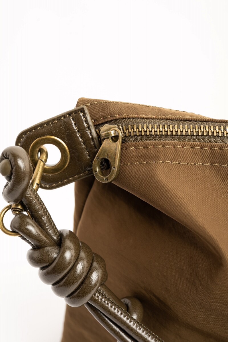 Cartera Con Charm Oliva