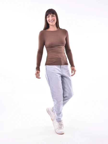 REMERA MONDA MARRON