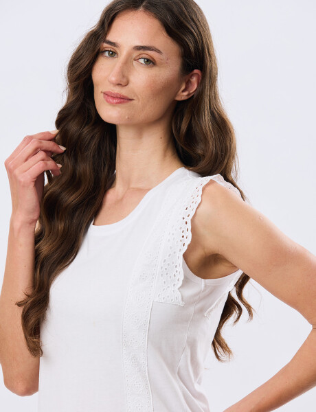 REMERA DE ALGODÓN CON BRODERIE Blanco
