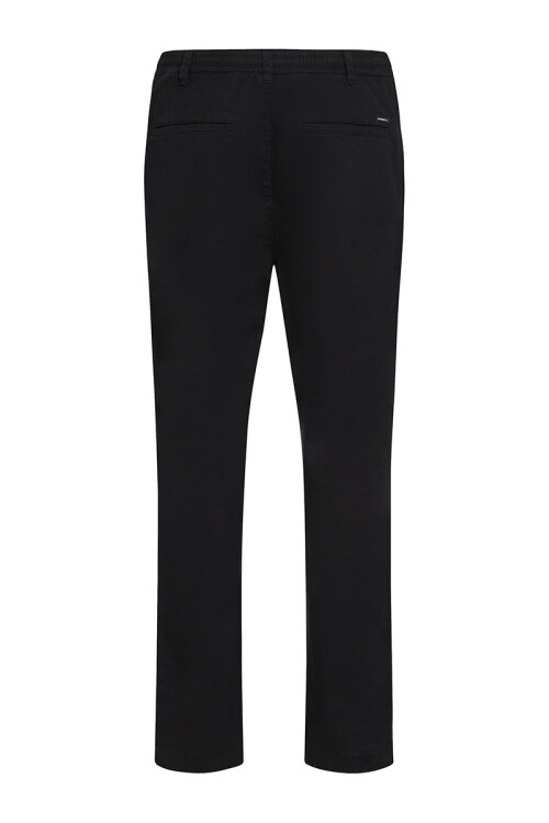 Pantalones Essentials Chino Negro