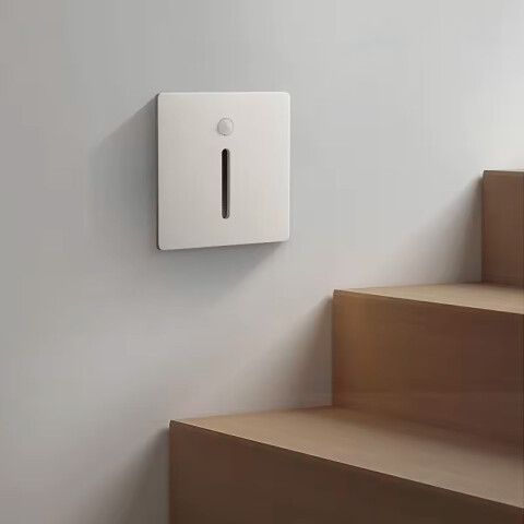 Emb. pared cuad bco 3W cálida IP65 220v 210lm 90° ZU0297