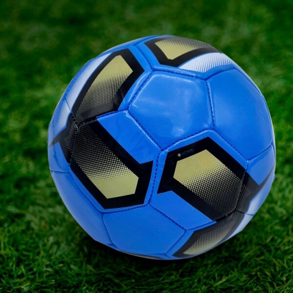 Pelota Futbol N5 Cuero Sintetico Reforzada Semiprofesional Variante Color Celeste